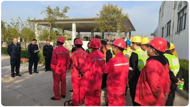 以“演”促戰(zhàn)！確山縣城管局開展地下有限空間作業(yè)應急演練