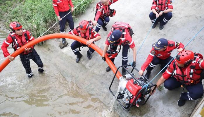 實戰(zhàn)練兵強(qiáng)本領(lǐng) 筑牢防汛“安全堤”瀍河區(qū)舉行防汛應(yīng)急搶險演練