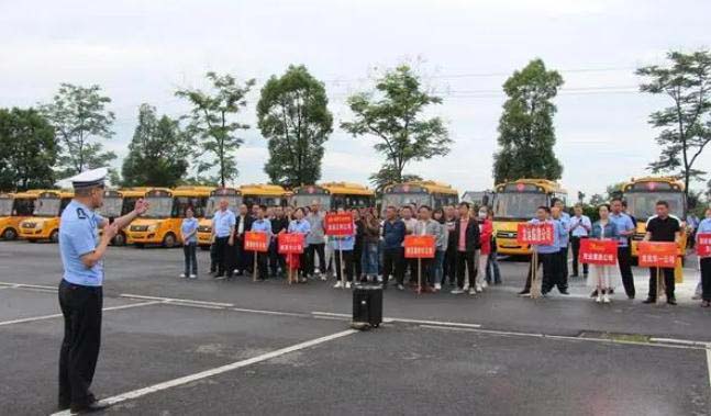 常德桃花源交警組織多部門(mén)開(kāi)展道路交通事故應(yīng)急演練