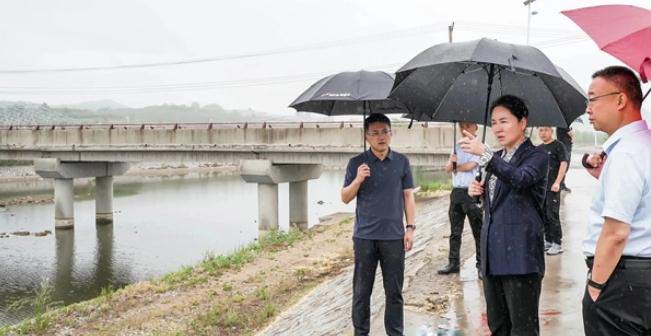 海陽市領(lǐng)導開展社區(qū)“雙報到”和巡河、防汛調(diào)研